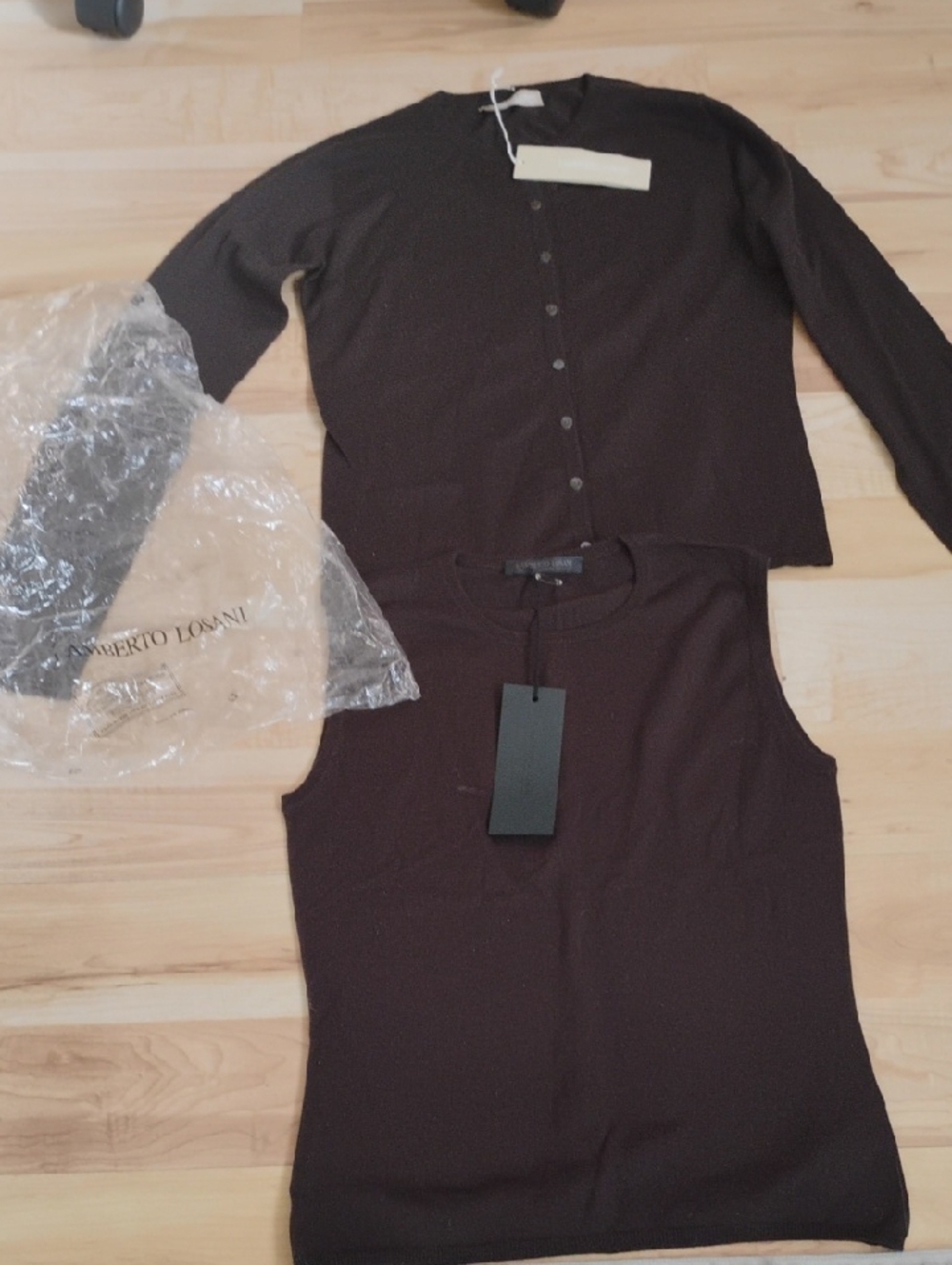 Lamberto Losani Chocolate Sweater Set In Size Small..New.  Cashmere..Italy Made